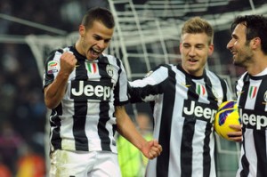 TURIN, ITALY - DECEMBER 01:  Sebastian Giovinco  (L) of Juventus celebrates his goal during the Serie A match between Juventus and Torino FC at Juventus Arena on December 1, 2012 in Turin, Italy.  (Photo by Valerio Pennicino/Getty Images)
