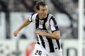 TURIN, ITALY - OCTOBER 02:  Stephan Lichtsteiner of Juventus FC in action during the UEFA Champions League Group E match between Juventus FC and Shakhtar Donetsk at Juventus Arena on October 2, 2012 in Turin, Italy.  (Photo by Claudio Villa/Getty Images)